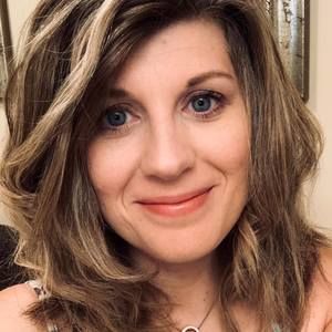 Meet your Posher, Lara